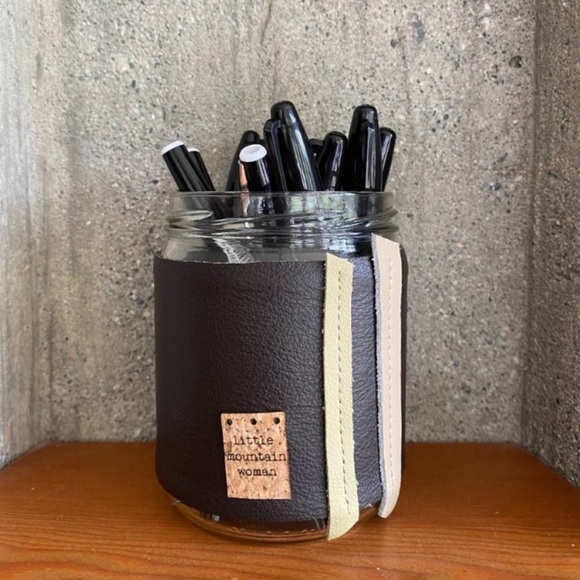 Leather Handcrafted “Fromme” Propagation Vessel - Picture 9 of 9